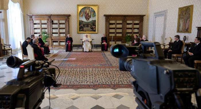 “Vieni e vedi”, ecco il tema scelto dal Papa per la Giornata Mondiale delle Comunicazioni
