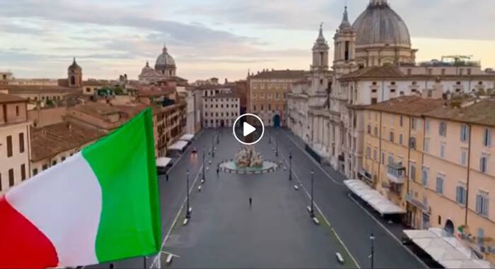 Roma, la musica di Ennio Morricone “inonda” Piazza Navona al tramonto – VIDEO