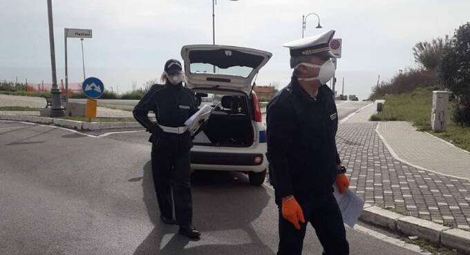 La Regione Lazio esclude i vigili urbani dai test sierologici. Le reazioni