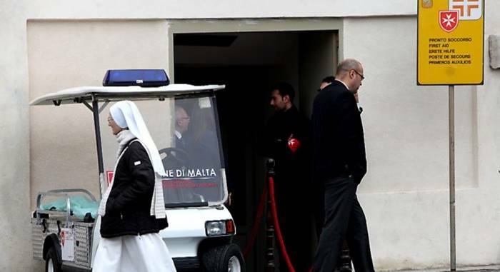 Coronavirus, primo caso positivo in Vaticano: sospesi i servizi ambulatoriali