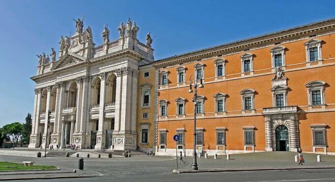 Roma, ha un infarto dentro la Basilica di San Giovanni: rianimato da un carabiniere