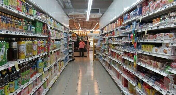 Guerra in Ucraina, gli italiani fanno scorta al supermercato. Ma non ce n’è bisogno
