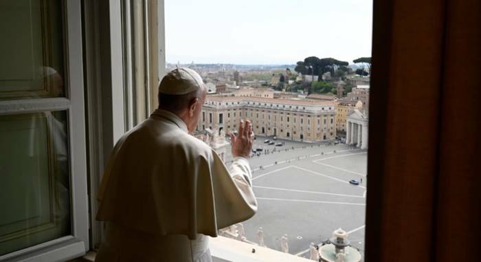 Lunedì dell’Angelo, il Papa elogia il coraggio delle donne impegnate nella lotta al Covid-19