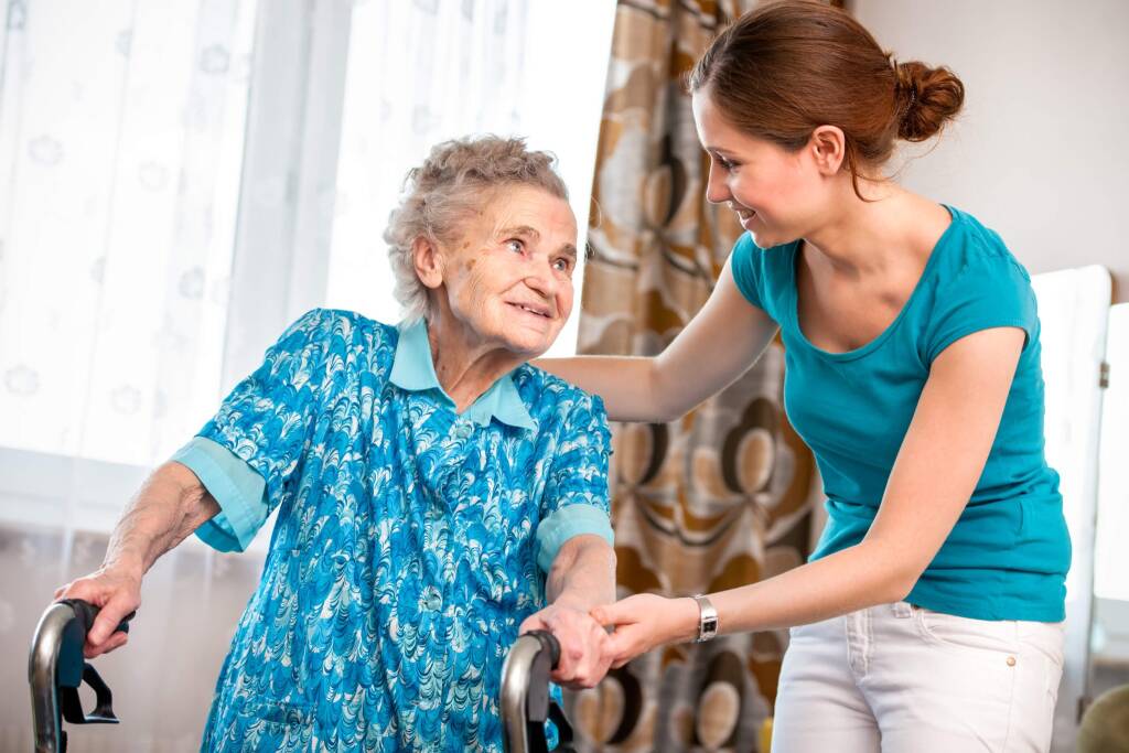 Sociale, la Giunta regionale stanzia oltre 6 milioni per il riconoscimento del caregiver familiare