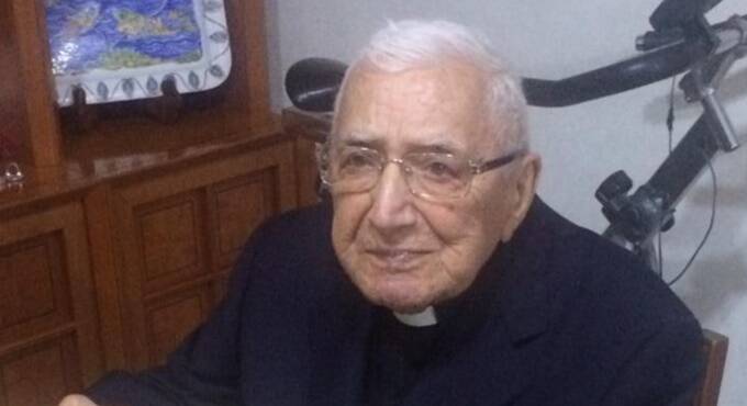 Fiumicino, Don Tommaso compie 101 anni. Calicchio: “Un punto di riferimento”