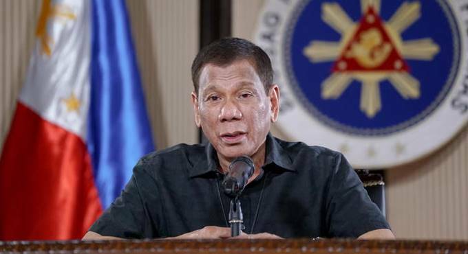 Filippine, Duterte avvisa: “Carcere per chi non si vaccina contro il Covid”