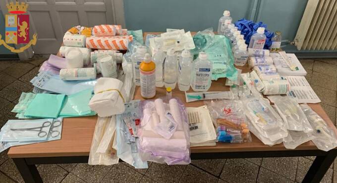 Roma, ruba mascherine e disinfettanti dall’ospedale: arrestato infermiere