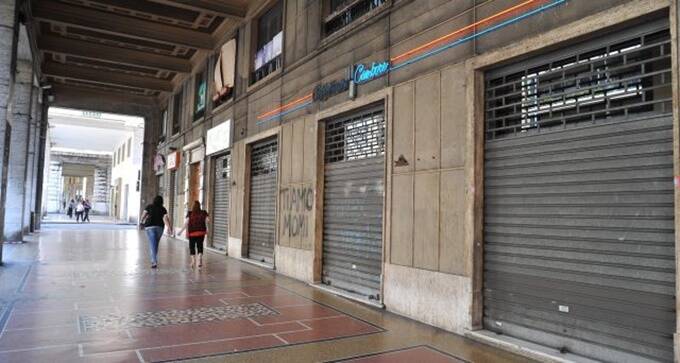 Civitavecchia: ristoranti, hotel e pub con insegne accese per protestare contro il lockdown
