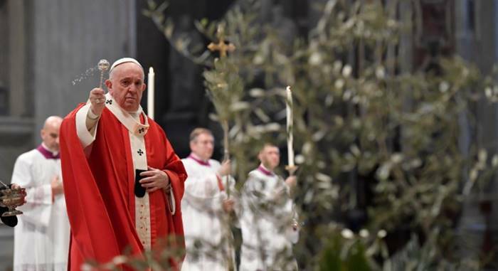 Domenica delle Palme, il Papa: “Dio ci ha salvato servendoci con la forza dell’amore”