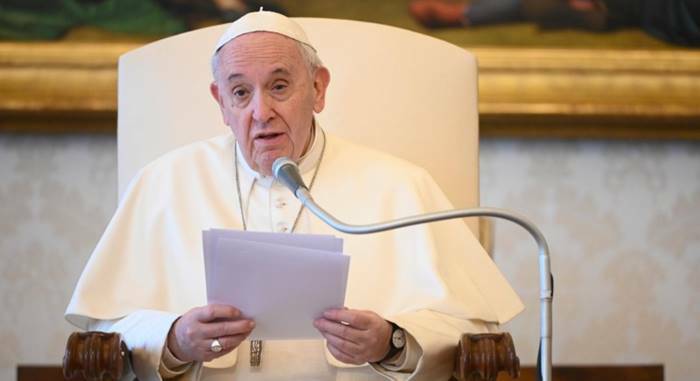 Papa Francesco: “Per vedere Dio è necessario liberarsi dagli inganni del cuore”