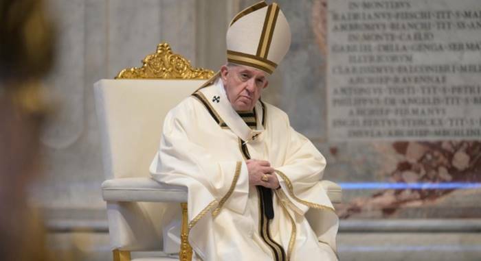 Urbi et Orbi di Pasqua, il Papa: “Basta divisioni, lasciamoci contagiare dalla speranza”