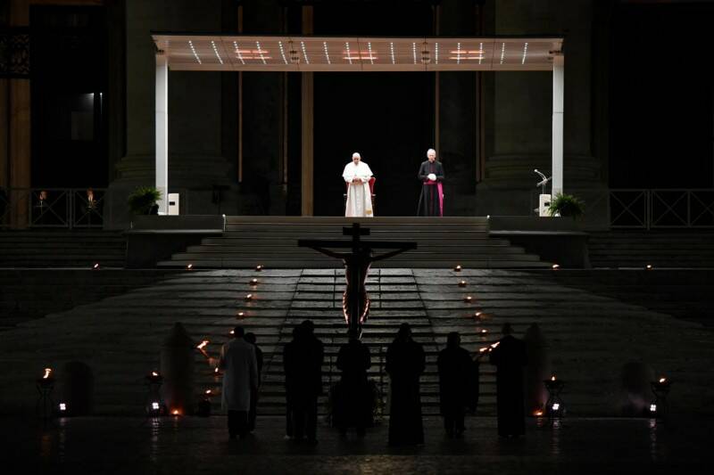 Via Crucis del Venerdì Santo 2021 con Papa Francesco: i testi delle meditazioni