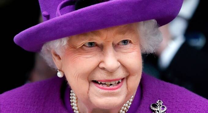 La Regina Elisabetta rifiuta il premio per gli anziani: “Si è vecchi solo quando ci si sente tali”