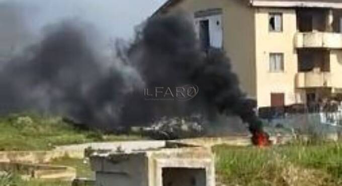 Incendio ad Ardea: nube tossica invade le case delle Salzare