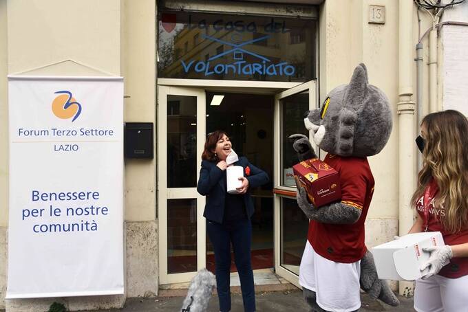 Forum Terzo Settore Lazio: 55 tablet solidali ai bimbi in difficoltà da A.S. Roma