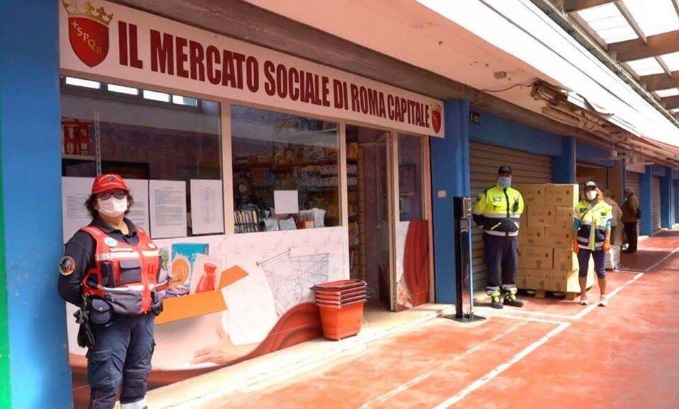 Ostia, Mercato Sociale ecco le prove: per beneficiarne è obbligatorio lavorare gratis