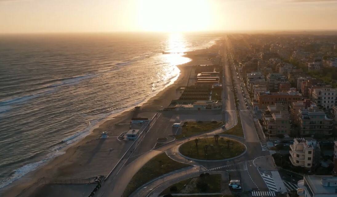 Estate a Ostia: spiagge a numero chiuso, divieto di sosta sulla Litoranea e lungomare metà isola pedonale