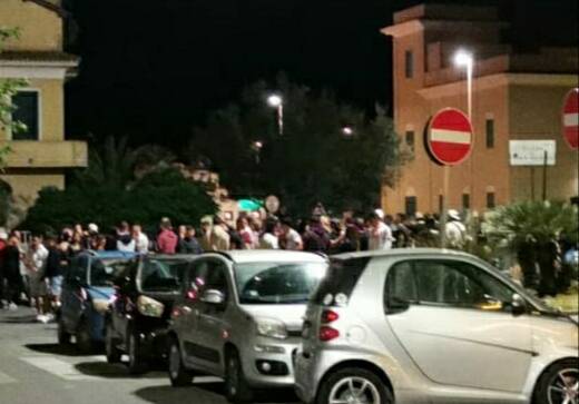 Ostia, notti brave: spedizione punitiva a piazza Tor San Michele