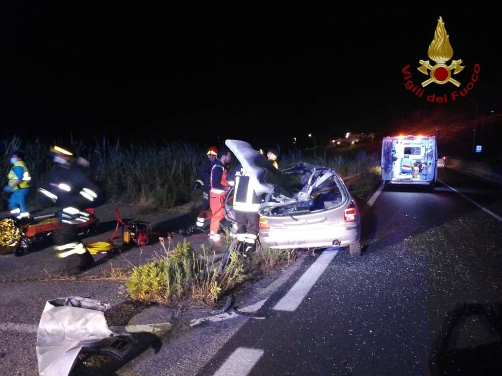 Auto si schianta sul guardrail, paura all’alba a Santa Marinella