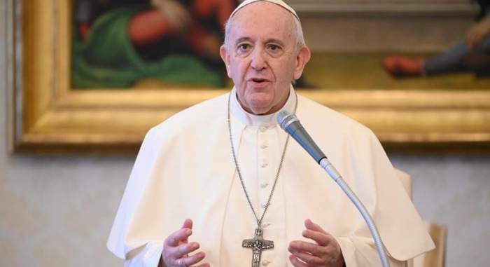 Papa Francesco: “La preghiera apre la porta alla speranza”