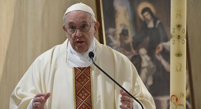 Papa Francesco: “Per invidia, con soldi e potere, il diavolo distrugge la Chiesa”