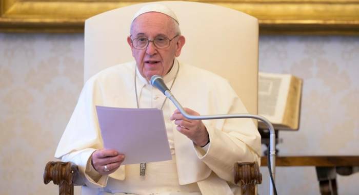 L’appello del Papa: “Rimettere al centro la dignità della persona e del lavoro”
