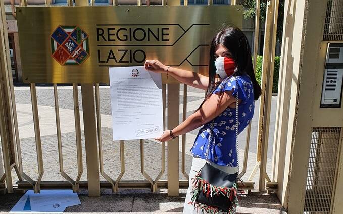 Coronavirus, alla Regione Lazio flash mob di FdI sul caso mascherine