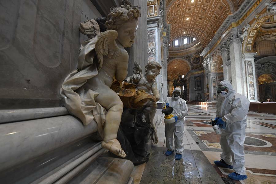 Vaticano, sanificata la basilica di San Pietro: il 18 maggio la riapertura ai fedeli