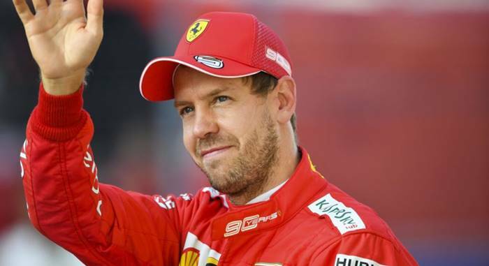 Vettel canta il suo “Azzurro” e dice addio alla Ferrari: “Felice di essere stato con voi”