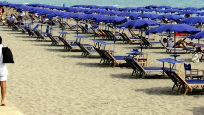 Santa Marinella, al mare con 38,5 di febbre: bagnante allontanato dalla spiaggia
