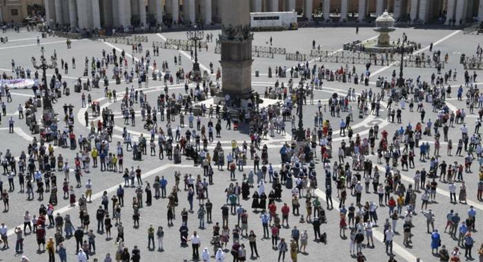 Covid-19, il Papa agli italiani: “Il peggio è passato ma attenti a cantare vittoria”