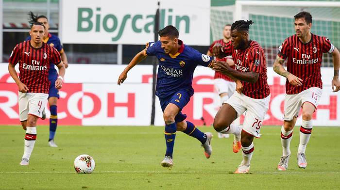 Rebic e Calhanoglu stendono la Roma, a San Siro finisce 2-0 per il Milan