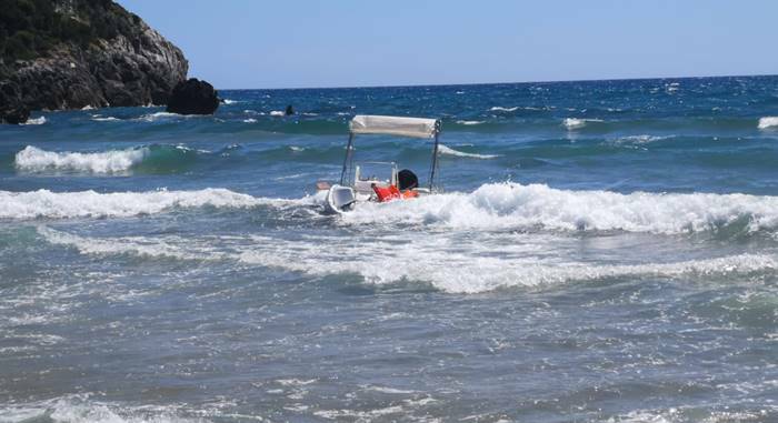 Barca affonda al largo di Gaeta, in tre salvati dalla Guardia Costiera