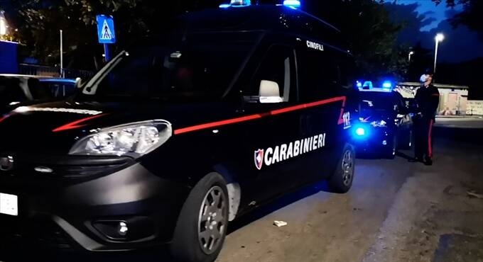 Blitz dei carabinieri nei depositi di via Valle Caia ad Ardea: riscontrate irregolarità
