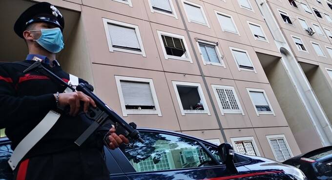 Roma, maxi blitz a San Basilio: arrestati 39 pusher