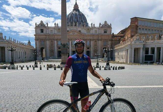 #pedalandocontroilcancro, Russo arriva a Roma per la ricerca: “In bici per la vita. Continuate a donare”