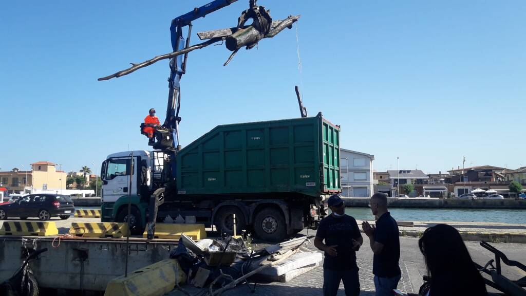 Torna pulita la Darsena di Fiumicino