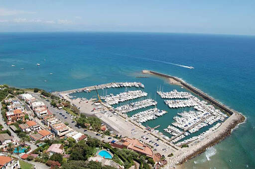 Porto di San Felice Circeo, rimosse 2 tonnellate di rifiuti dai fondali