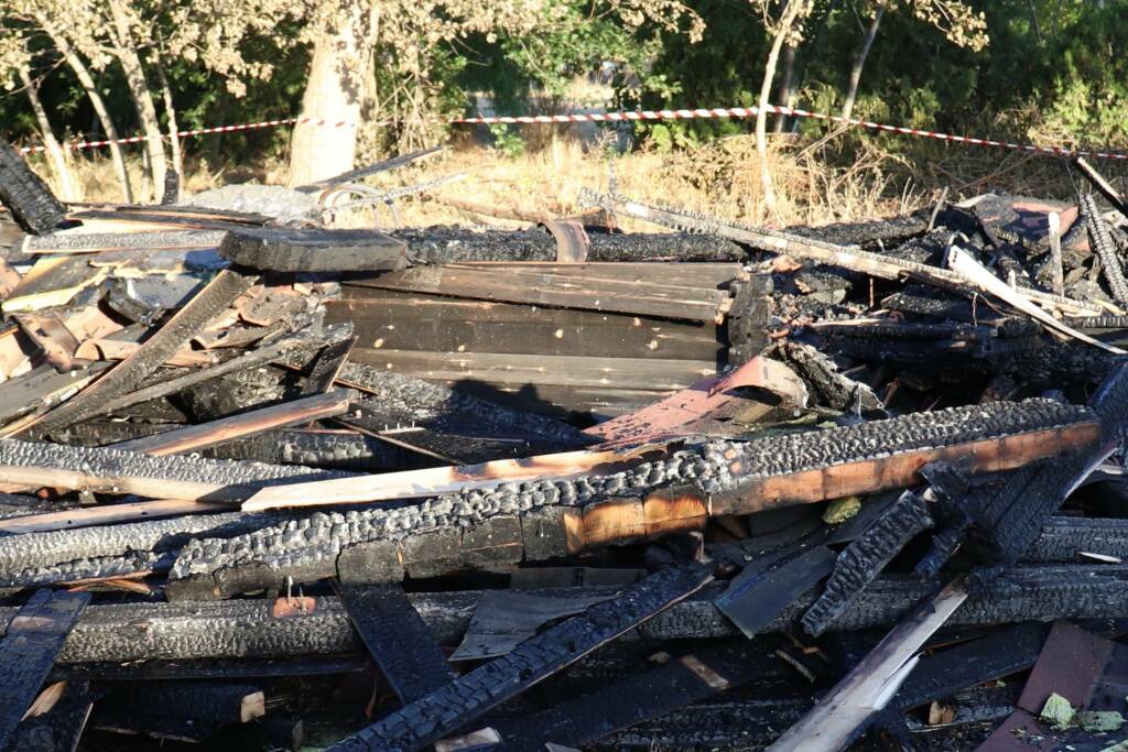 Acilia, ultimo sfregio al Parco della Madonnetta: bruciata sede associazione difesa