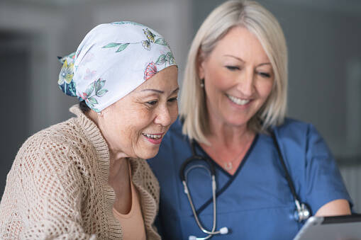 Malati oncologici: “Dalla Regione 300mila euro per parrucche gratuite”