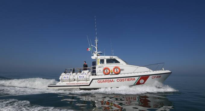 Fiumicino, pescatore salvato in mare dall’attacco di uno squalo? La Capitaneria: “Dagli atti non risulta”