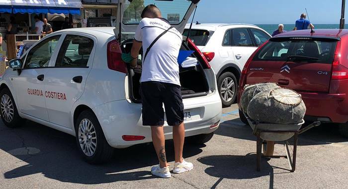 Controlli della Guardia Costiera a Scauri, maxi sequestro di cozze pescate abusivamente