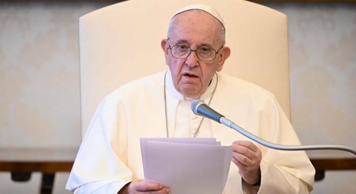 Omicidio Floyd, il Papa: “Il razzismo è intollerabile ma con la violenza non si guadagna nulla”