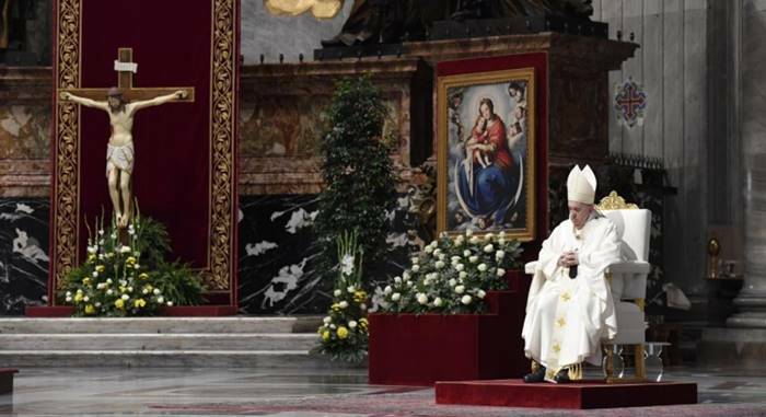 Corpus Domini, il Papa: “La Messa è il tesoro da mettere al primo posto nella Chiesa e nella vita”