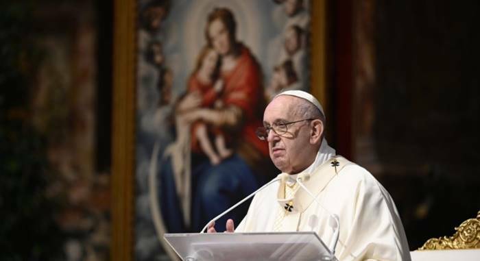 Il Papa ai teologi: “Ricercare spazi più degni per la donna nella vita della Chiesa”