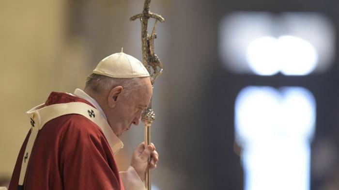 Il Papa: “Sparlare di meno e pregare di più: la Chiesa non ha bisogno di parolai”