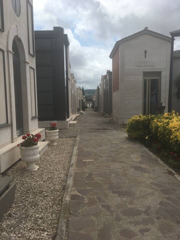 Civitavecchia, pulizia straordinaria per il cimitero di via Braccianese Claudia
