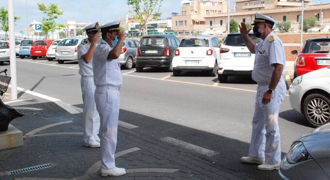 Fiumicino, il contrammiraglio Leone saluta i militari della Capitaneria di Porto di Roma