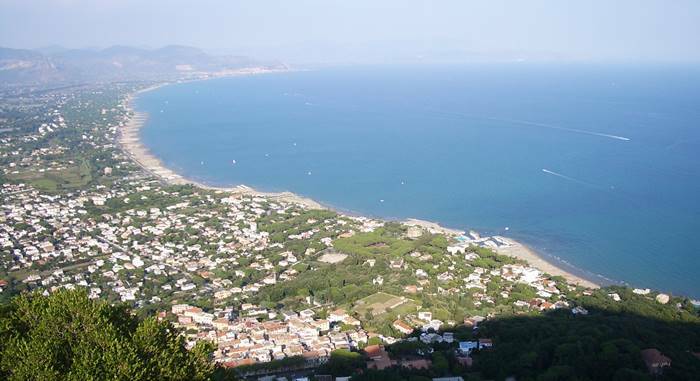 San Felice Circeo, è online l’app per la prenotazione delle spiagge libere
