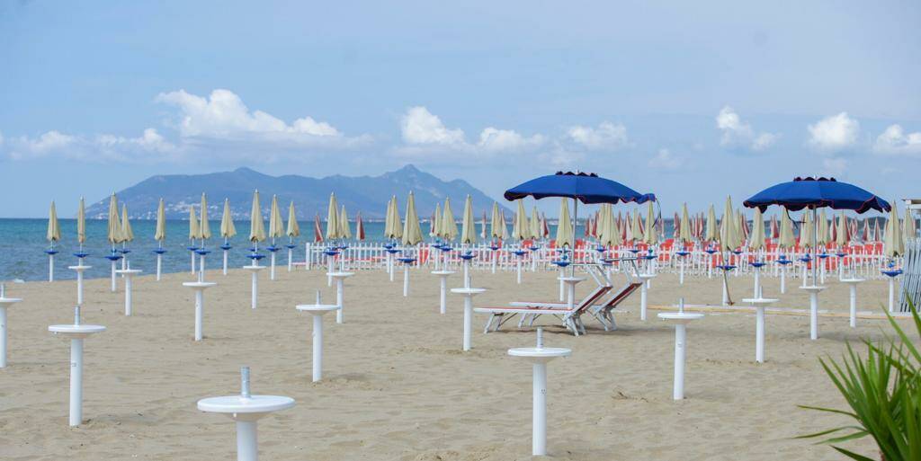 Terracina, due ditte escluse per l’affidamento delle spiagge libere, esplode il caso “White”